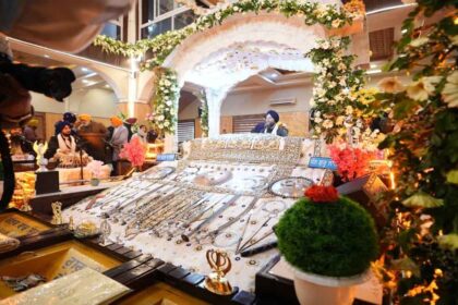 श्री गुरु तेग बहादुर जी के 350वें शहीदी दिवस को समर्पित विशाल नगर कीर्तन श्रीनगर से रवाना