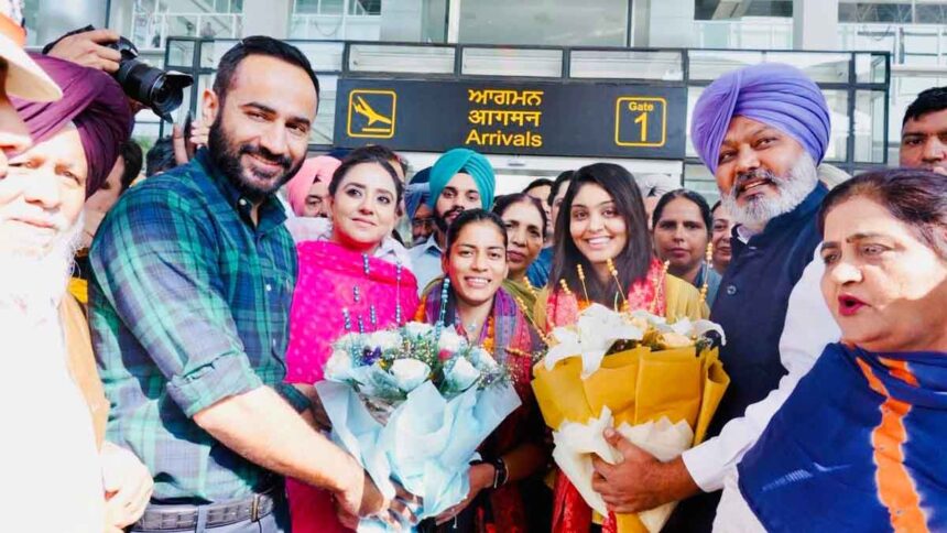 पंजाब सरकार ने क्रिकेट खिलाड़ी अमनजोत कौर और हरलीन देओल का किया स्वागत