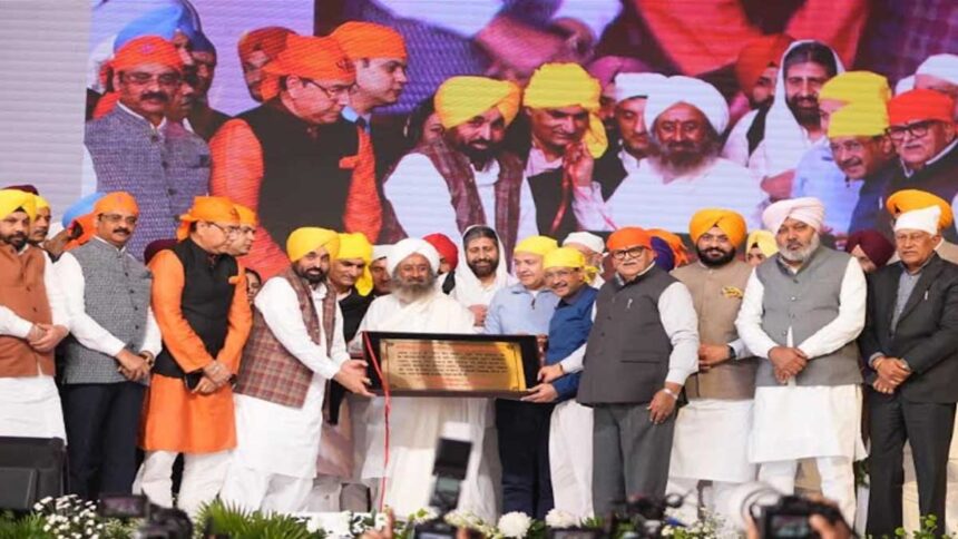 CM Mann and Arvind Kejriwal along with religious leaders from across the world paid tribute