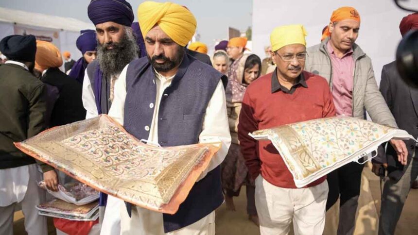CM Mann and Arvind Kejriwal joined the Sangat