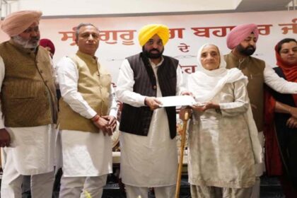 CM Mann distributed cheques