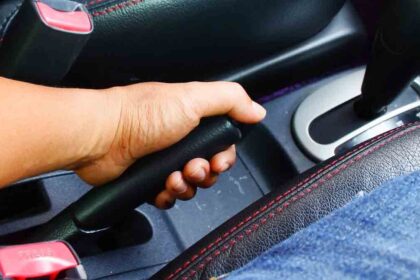 Signs when the handbrake fails