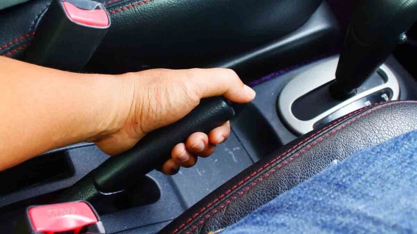 Signs when the handbrake fails