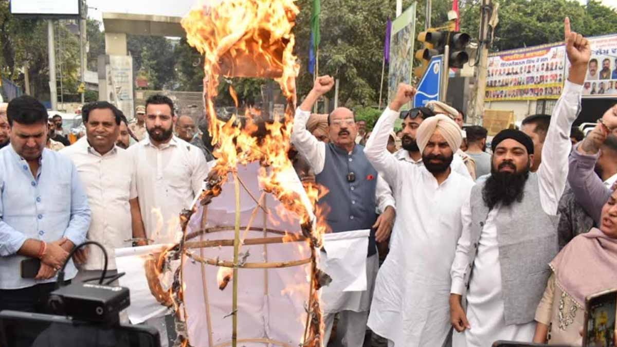 Effigy of Raja Warring was burned in Jalandhar