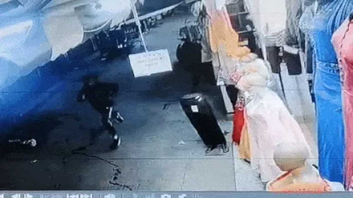 The accused flee after firing shots in Ferozepur marke