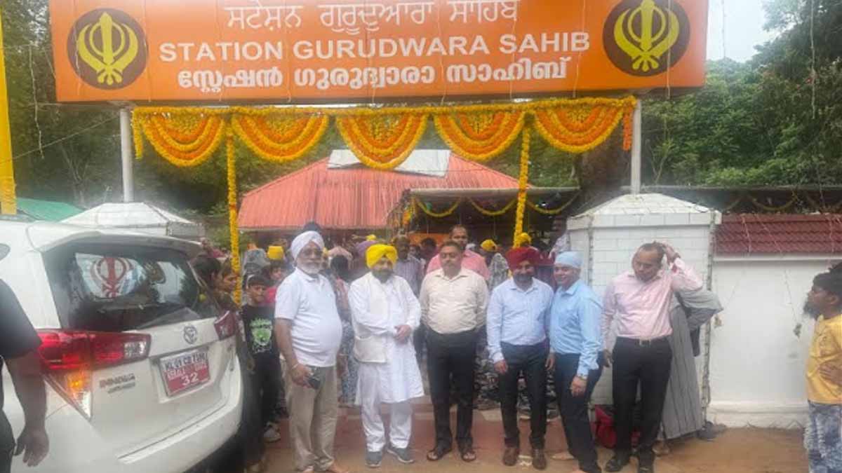 Harbhajan Singh ETO pays obeisance at the Gurudwara