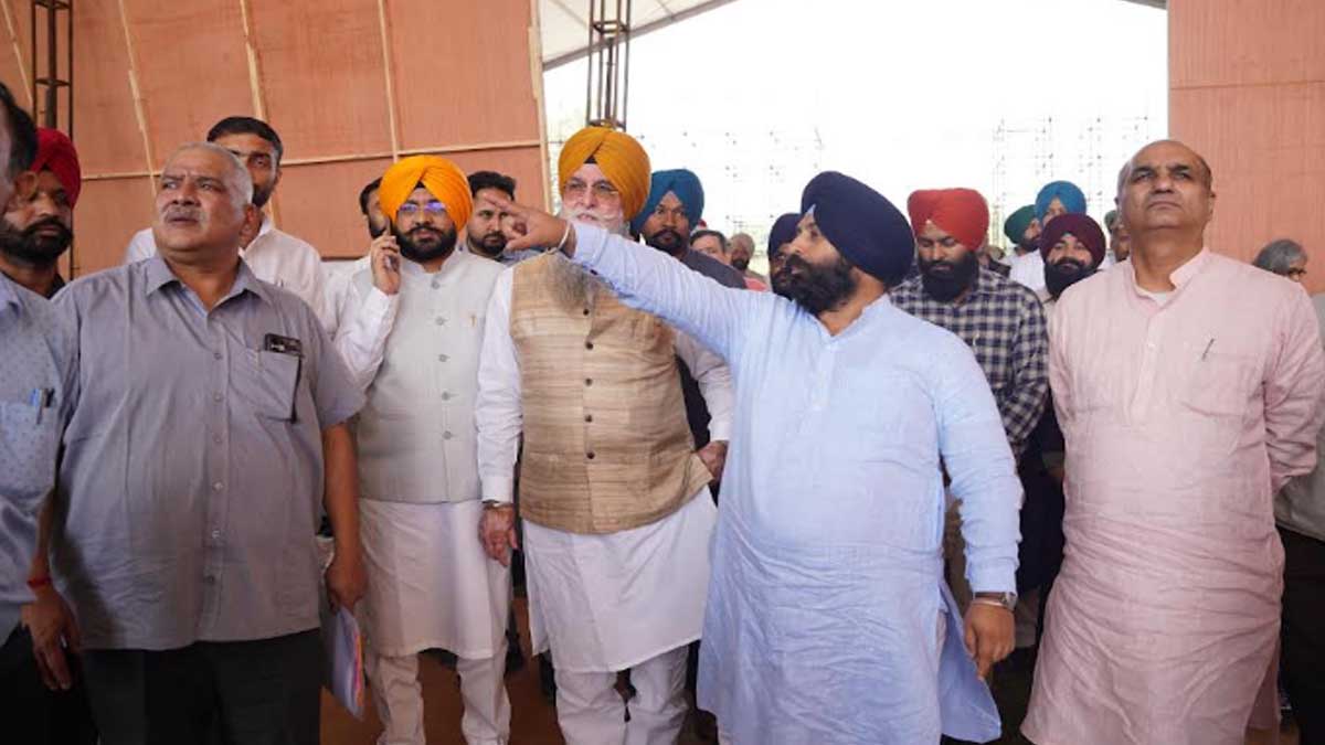 Construction of temporary assembly dedicated to the martyrdom day of Ninth Patshah