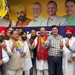 तरनतारन जीत पर जालंधर में जश्न, कैबिनेट मंत्री मोहिंदर भगत ने बांटे लड्डू