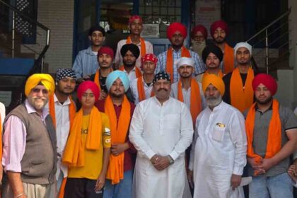 पूर्व सांसद सुशील रिंकू ने शहर के अलग अलग गुरुघरों में टेका मत्था