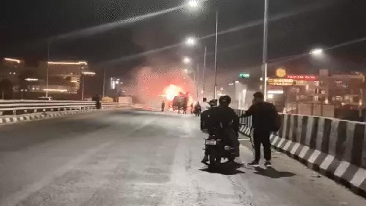 Tourist bus caught fire in Zirakpur, Mohali