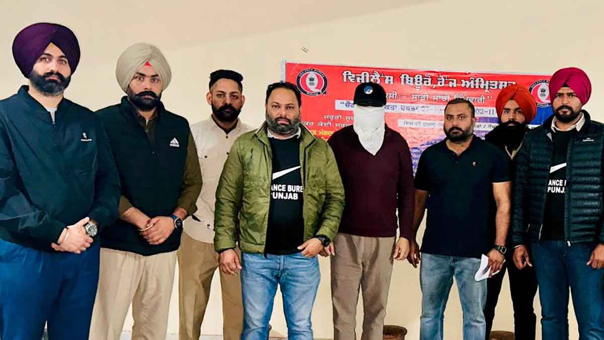 Vigilance Bureau nabs Commissioner Municipal Corporation cum SDM Batala
