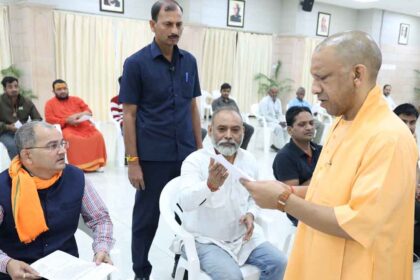 सीएम योगी ने किया जनता दर्शन