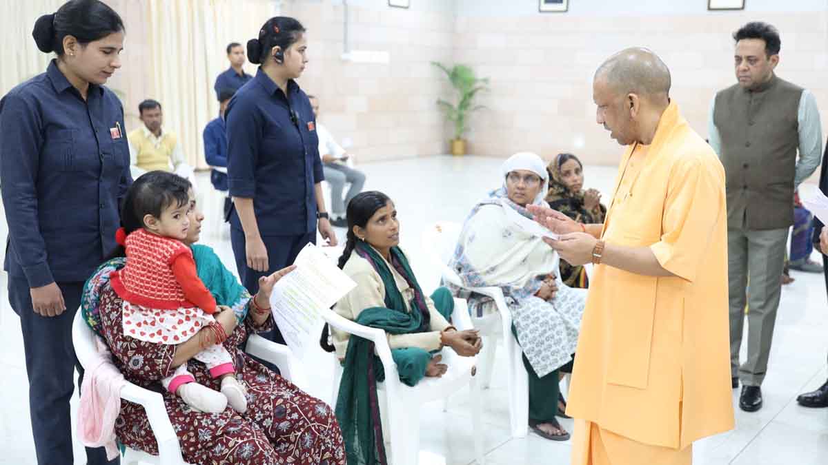 सीएम योगी ने किया जनता दर्शन