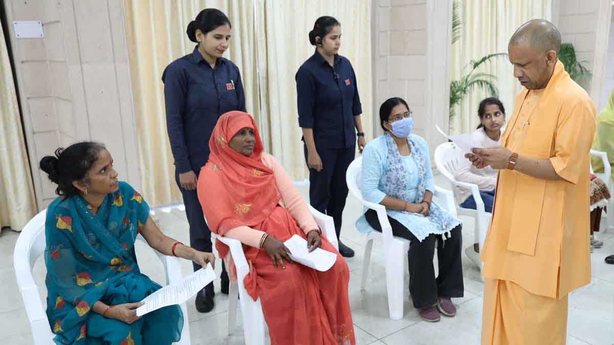 सीएम योगी ने किया जनता दर्शन