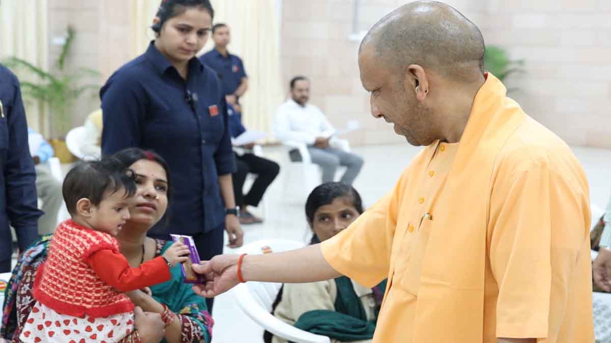 सीएम योगी ने किया जनता दर्शन