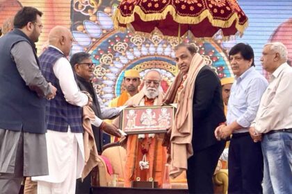 शक्तिपीठ श्री देवी तालाब मंदिर में कार सेवा के दौरान राज्यपाल से लेकर मंत्री तक हुए शामिल