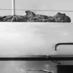 ट्रेन की छत पर जिंदा जला व्यक्ति