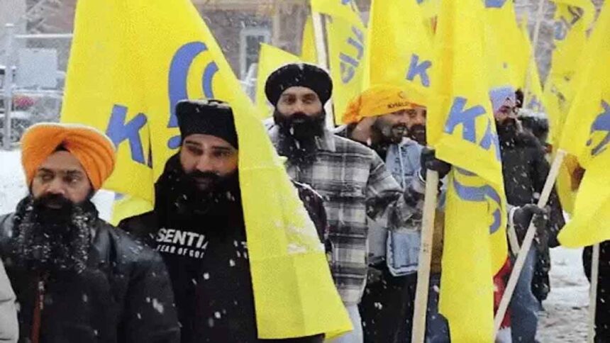 Canada News: कनाडा में खालिस्तान समर्थकों ने तिरंगे का किया अपमान