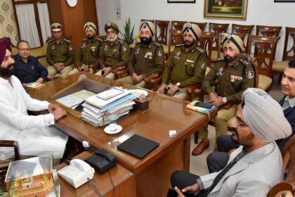 Laljit Singh Bhullar pins stars on 6 promoted AIG/Superintendent Central Jails