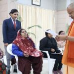 सीएम योगी ने प्रत्येक पीड़ित की सुनी शिकायतें
