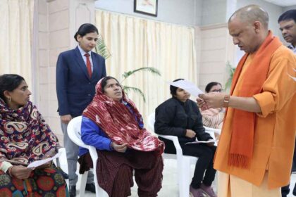 सीएम योगी ने प्रत्येक पीड़ित की सुनी शिकायतें