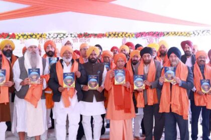 UP News: वीर बाल दिवस के कार्यक्रम में सम्मिलित हुए योगी आदित्यनाथ, सिख गुरुओं के अमर बलिदान को किया नमन