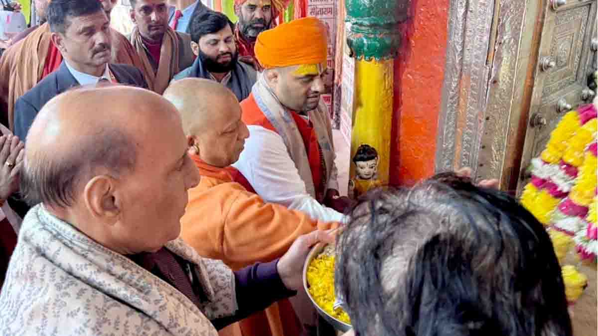 Chief Minister Yogi Adityanath and Defence Minister Rajnath Singh visited Hanuman Garhi and Shri Ram Janmabhoomi in Ayodhya News