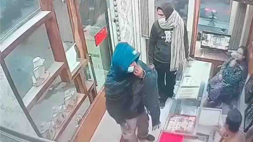 जालंधर में ज्वैलर्स को लूटने की कोशिश