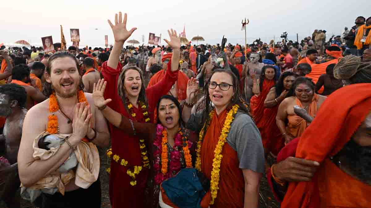 Yogi Adityanath: योगी सरकार के प्रयास से सनातन का लौटा वैभव, युवाओं में बढ़ा काशी, मथुरा और अयोध्या का क्रेज