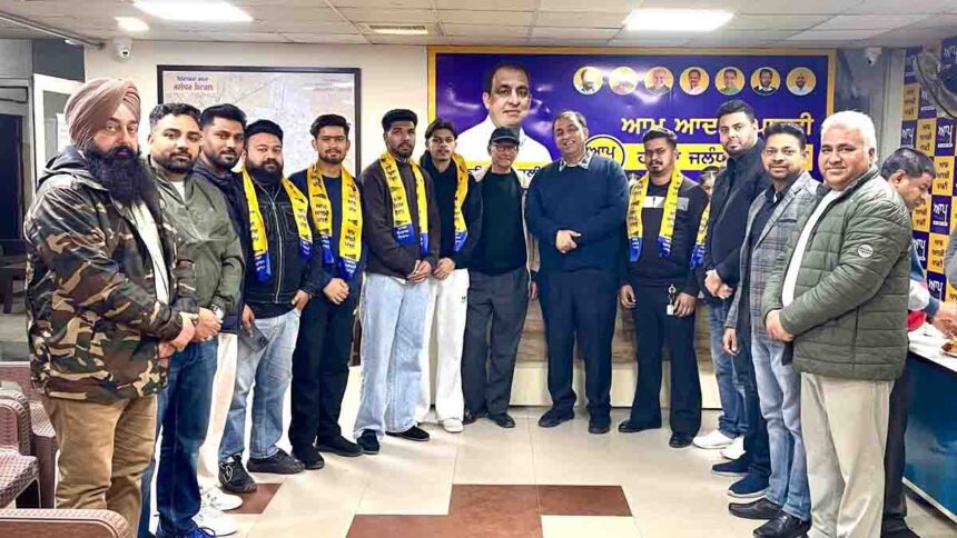 नितिन कोहली से प्रेरित होकर जालंधर के वार्ड-65 और 66 में आधा दर्जन युवा AAP में शामिल