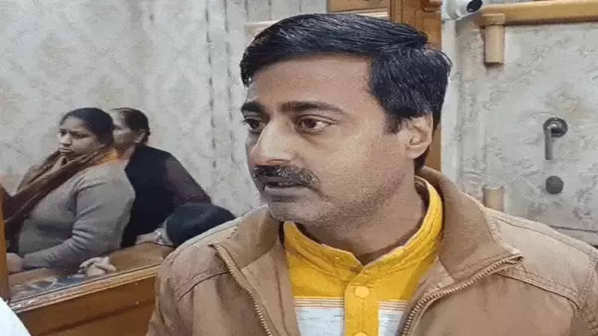 The shop owner giving details of the incident