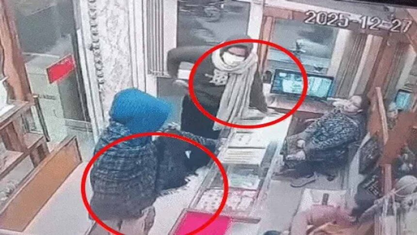 Robbery took place at jewelry shop in Jalandhar West
