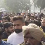 Punjab News: अमृतसर में डीसी दफ्तर के बाहर दुकानदारों का प्रदर्शन, मांस-शराब की दुकानों पर प्रतिबंध लगाने का किया विरोध