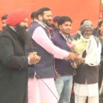 सीएम नायब सैनी पहुंचे गांव बदरपुर