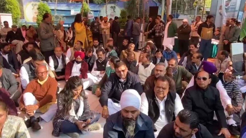 जालंधर में कांग्रेस नेताओं का उग्र प्रदर्शन