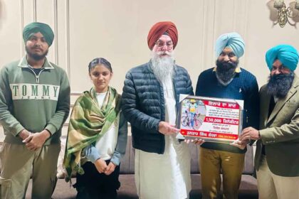 साइकिलिंग द्वारा 1,50,000 किलोमीटर का सफर पूरा करने पर स्पीकर द्वारा गुरप्रीत सिंह कमों को बधाई