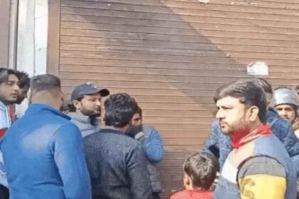 Jalandhar News: जालंधर में बाइक चोरी करता चोर रंगे हाथों काबू, लोगों ने जमकर पीटा