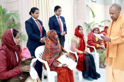 सीएम योगी ने सोमवार को किया ‘जनता दर्शन’