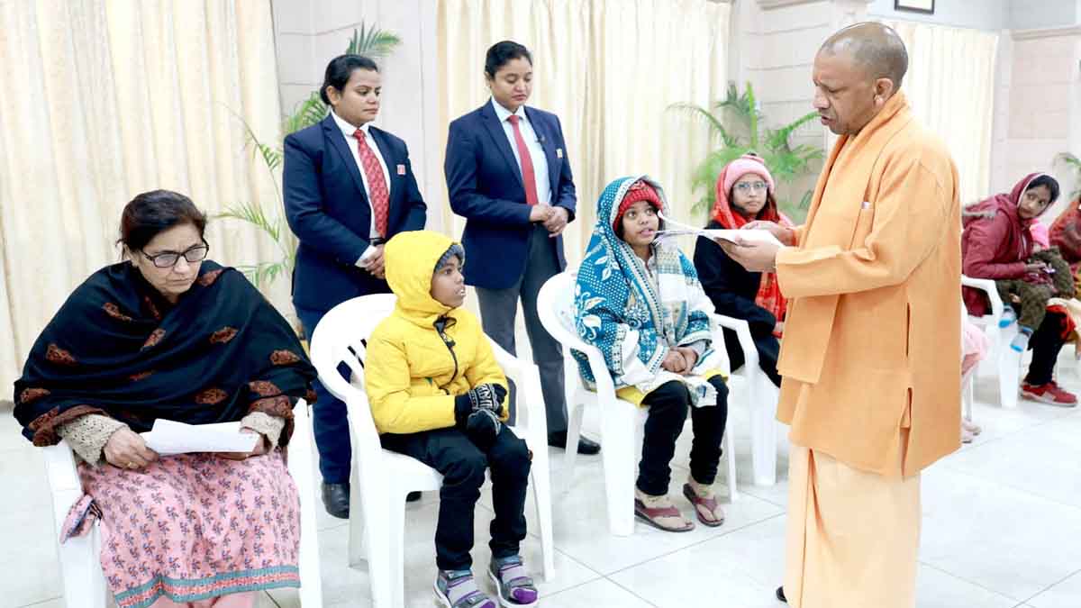 सीएम योगी ने सोमवार को किया ‘जनता दर्शन’