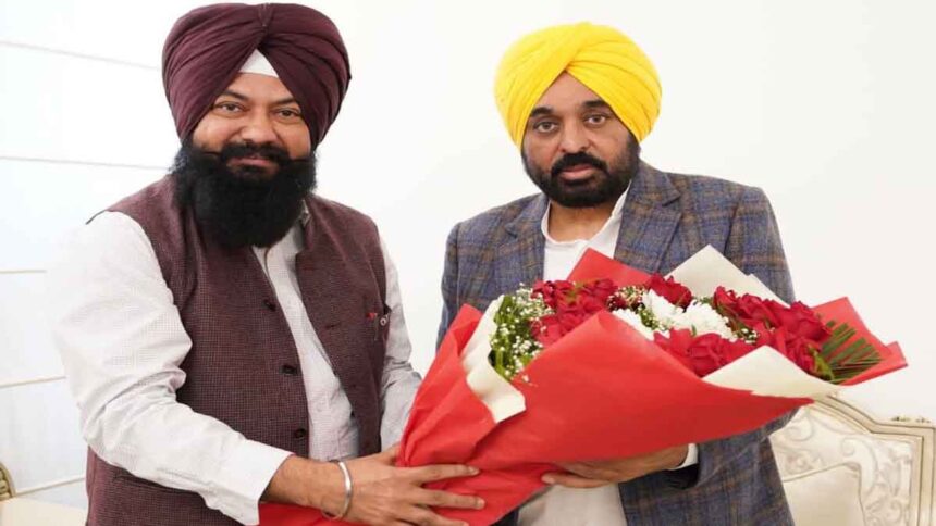 एस.सी. आयोग के चेयरमैन गढ़ी द्वारा सीएम मान से मुलाकात