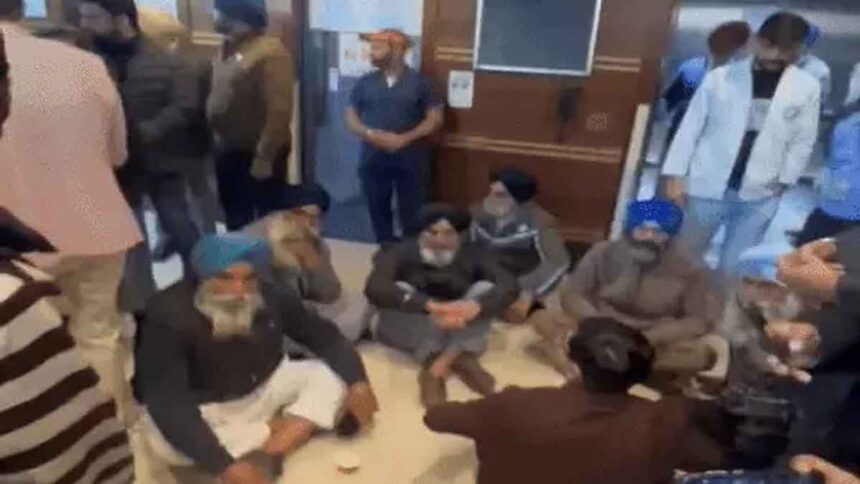 शहर के निजी अस्पताल के बाहर बड़ा हंगामा, अस्पताल पर महिला की डेड बॉडी गायब करने का आरोप