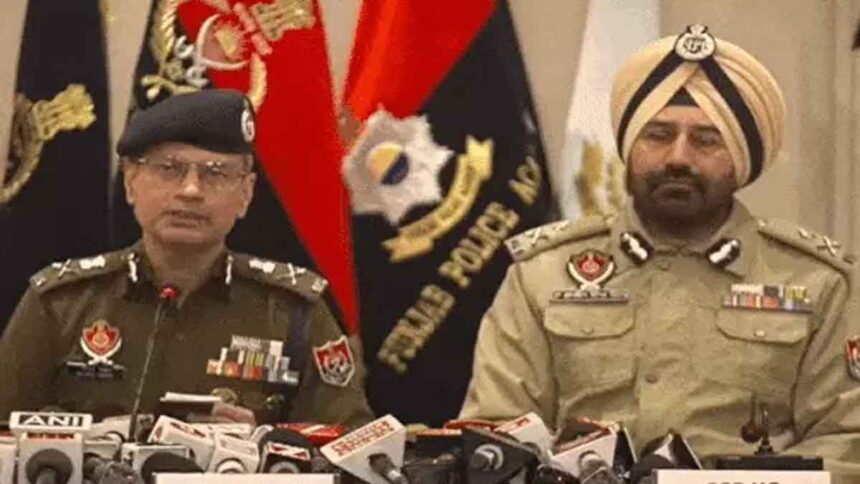 प्रेस कांफ्रेंस करते डीजीपी गौरव यादव