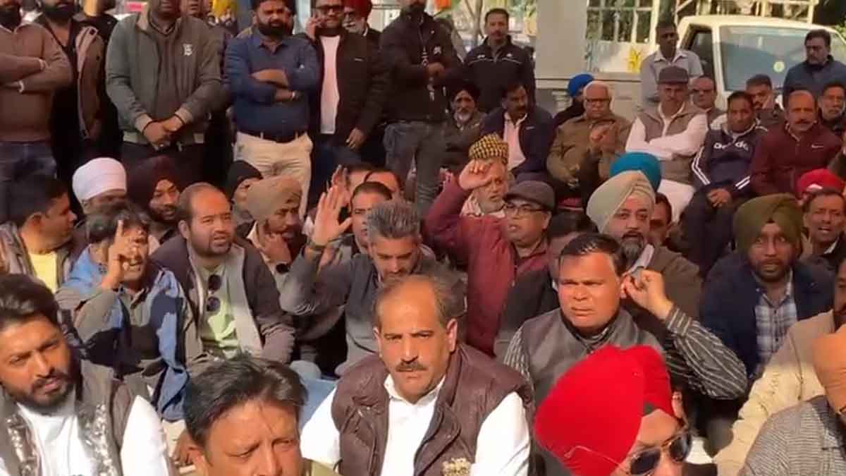 जालंधर में कांग्रेस नेताओं का उग्र प्रदर्शन