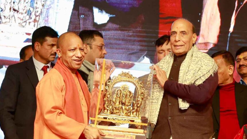 UP News: श्री राम जन्मभूमि मंदिर के द्वितीय वार्षिकोत्सव पर अयोध्या पहुंचे रक्षा मंत्री राजनाथ सिंह