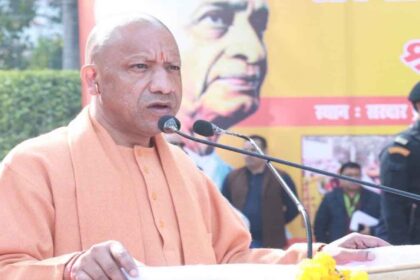 UP News: भारत रत्न लौहपुरुष सरदार वल्लभ भाई पटेल की पुण्यतिथि पर आयोजित श्रद्धांजलि सभा में शामिल हुए सीएम योगी