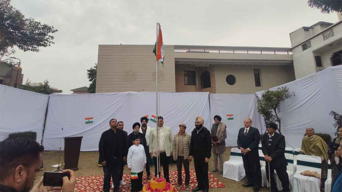 Jalandhar News: विंडसर पार्क कॉलोनी में देशभक्ति के रंग में रंगा 77वां गणतंत्र दिवस