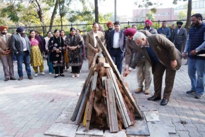 Punjab News: लाल चंद कटारूचक्क अनाज भवन में लोहड़ी के जश्न में हुए शामिल