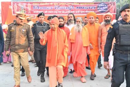 UP News: गोरखनाथ मंदिर में उमड़ा आस्था का ज्वार