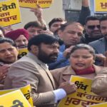 AAP leaders stage strong protest in Jalandhar