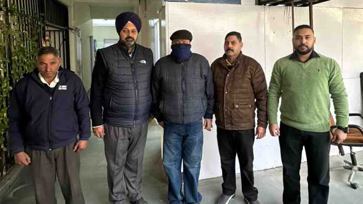 Jalandhar News: जालंधर नगर निगम के अधिकारी को विजीलैंस टीम ने किया गिरफ्तार, दफ्तर में मचा हड़कंप